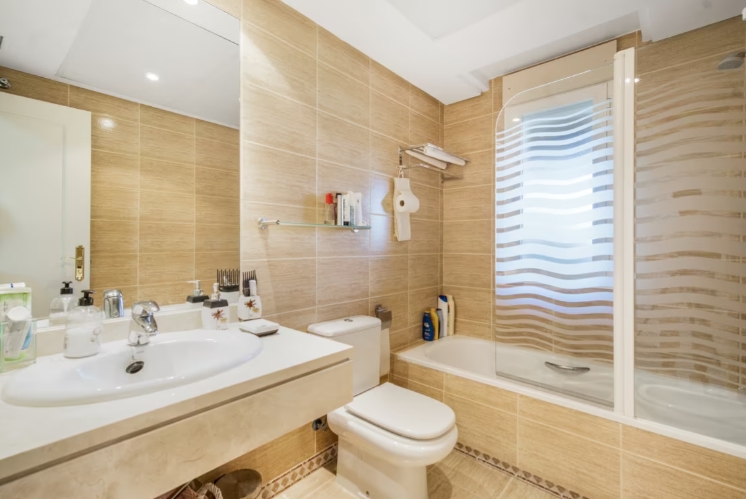 3 bedroom penthouse close to the beach and port