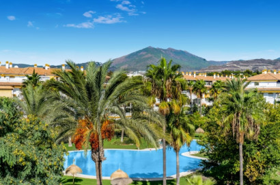 3 bedroom penthouse close to the beach and port