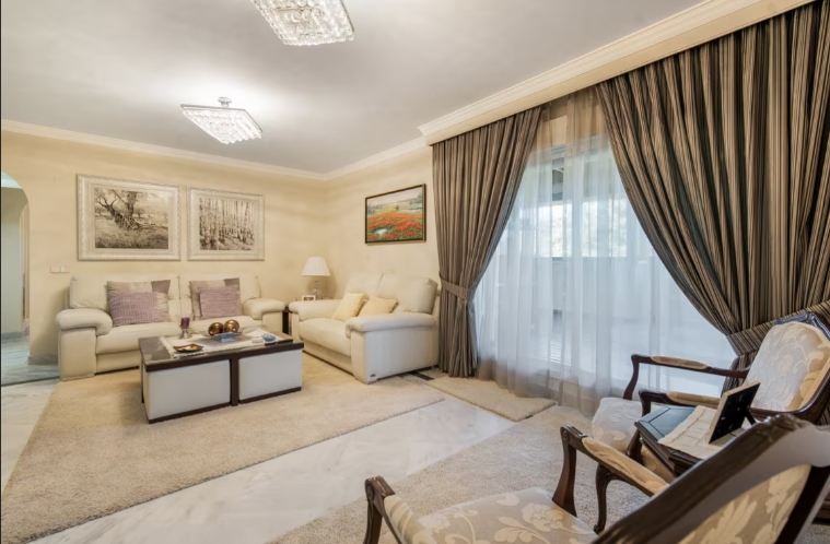 3 bedroom penthouse close to the beach and port