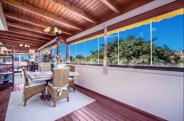 3 bedroom penthouse close to the beach and port