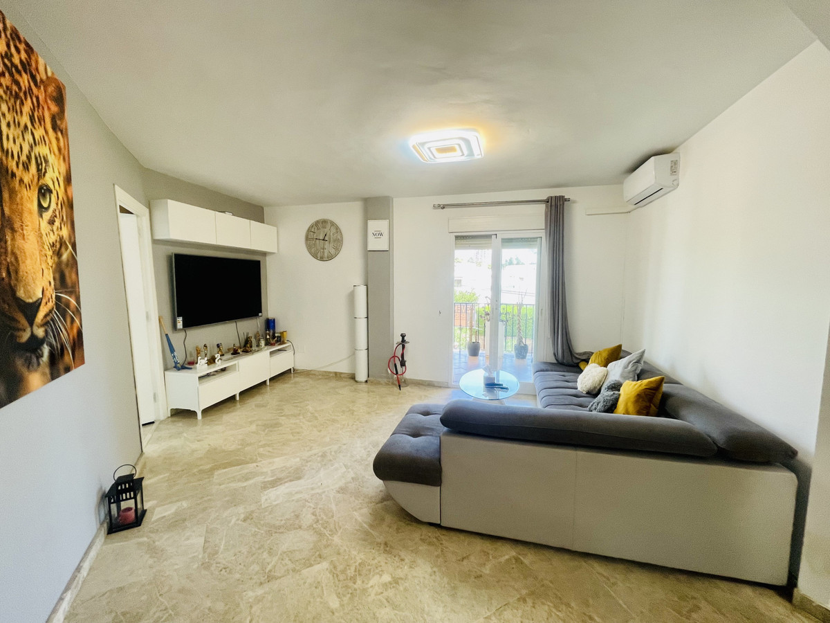 3 bed  apartment, walking distance to Centro Plaza & Puerto Banus