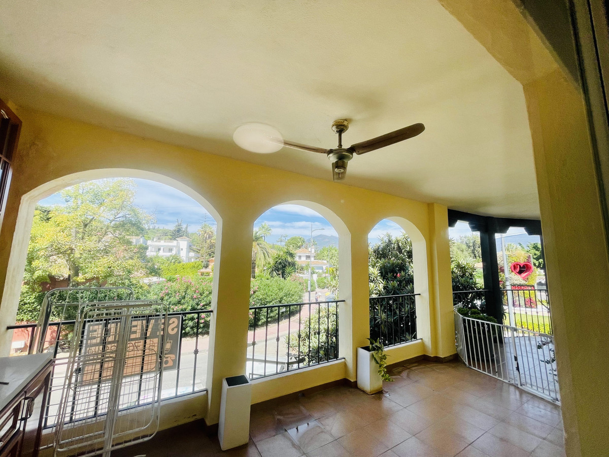 3 bed  apartment, walking distance to Centro Plaza & Puerto Banus