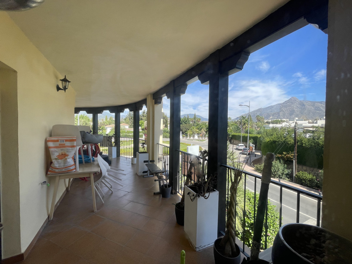 3 bed  apartment, walking distance to Centro Plaza & Puerto Banus