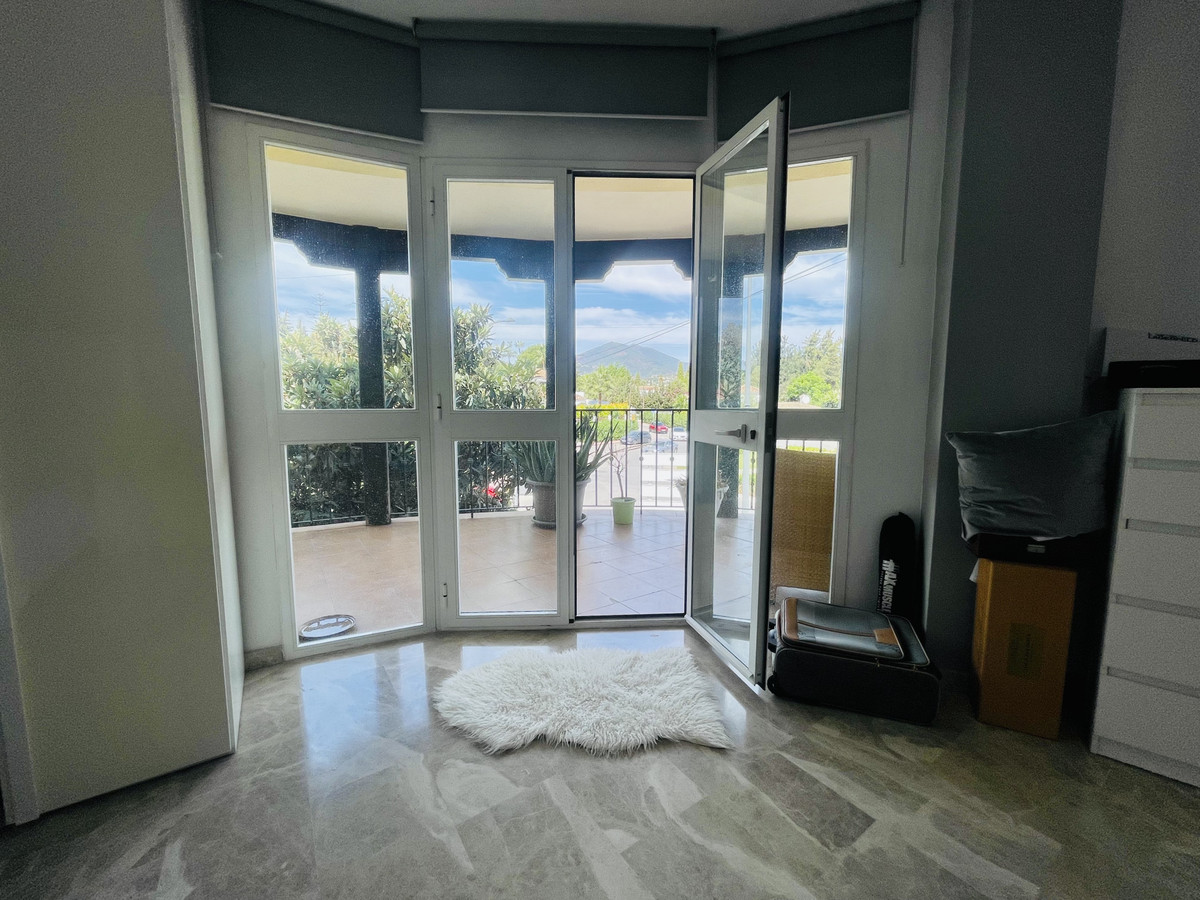 3 bed  apartment, walking distance to Centro Plaza & Puerto Banus