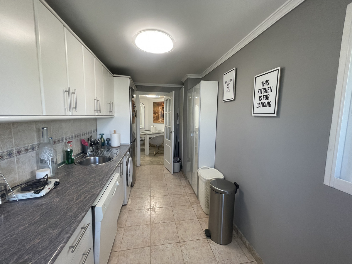 3 bed  apartment, walking distance to Centro Plaza & Puerto Banus