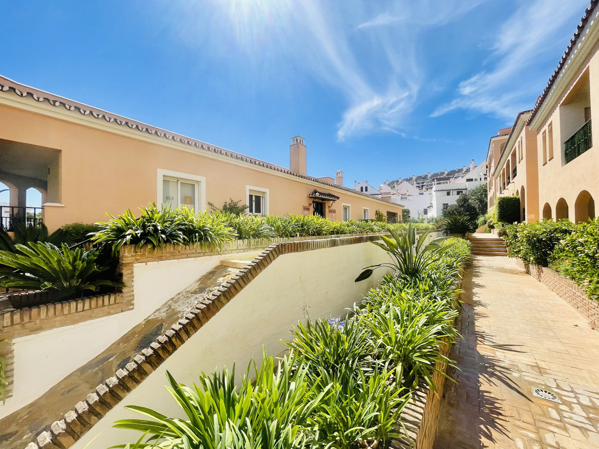 3 bed  apartment, walking distance to Centro Plaza & Puerto Banus
