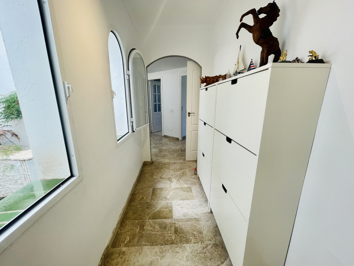 3 bed  apartment, walking distance to Centro Plaza & Puerto Banus