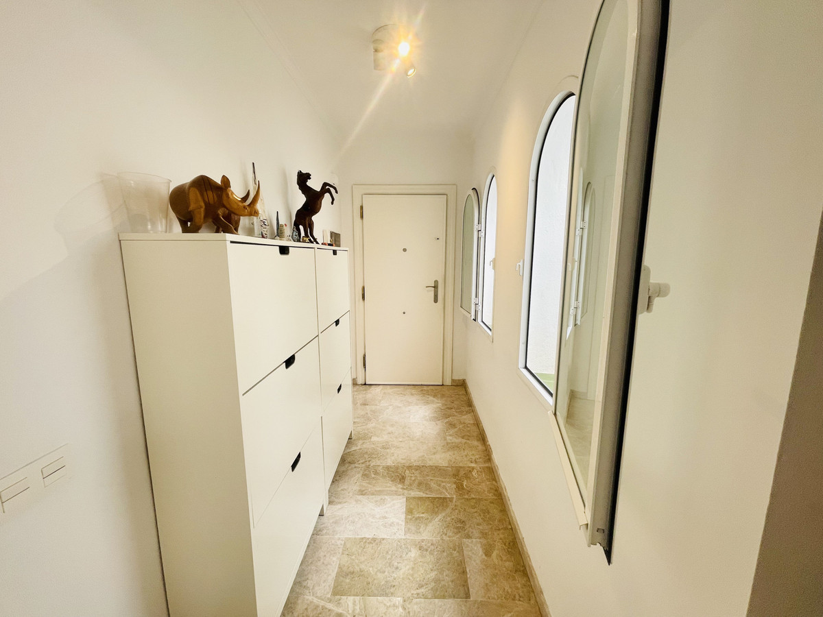 3 bed  apartment, walking distance to Centro Plaza & Puerto Banus