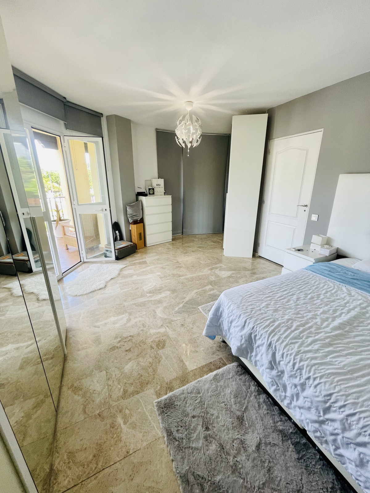 3 bed  apartment, walking distance to Centro Plaza & Puerto Banus