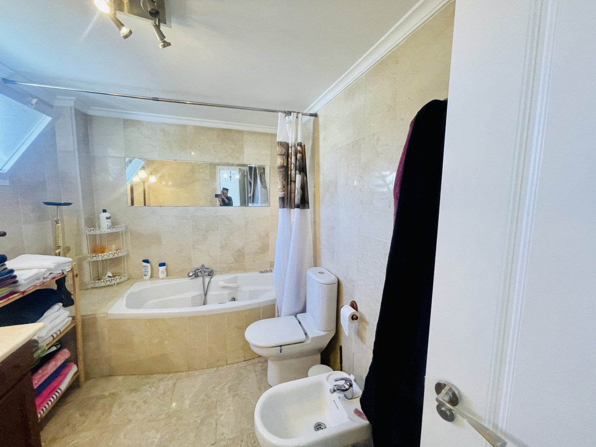 3 bed  apartment, walking distance to Centro Plaza & Puerto Banus