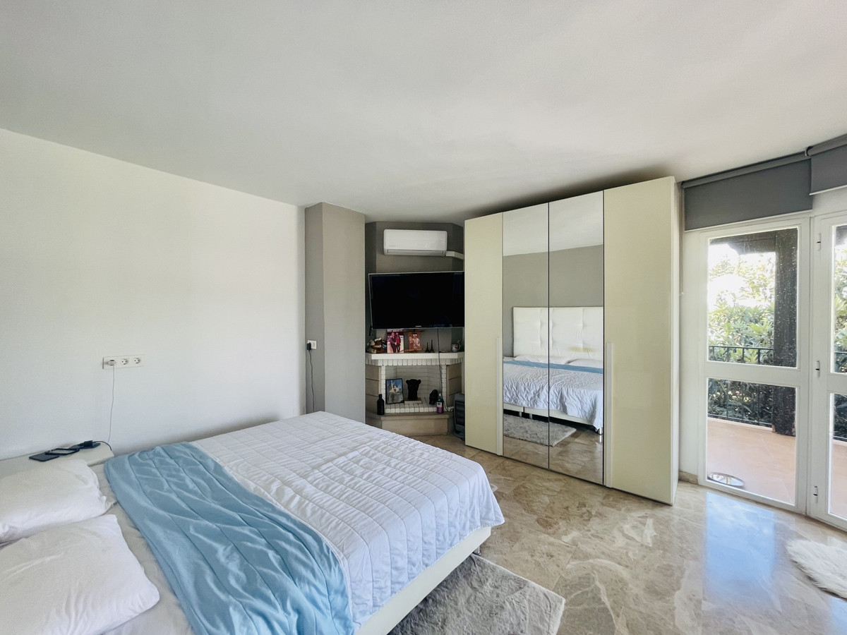 3 bed  apartment, walking distance to Centro Plaza & Puerto Banus