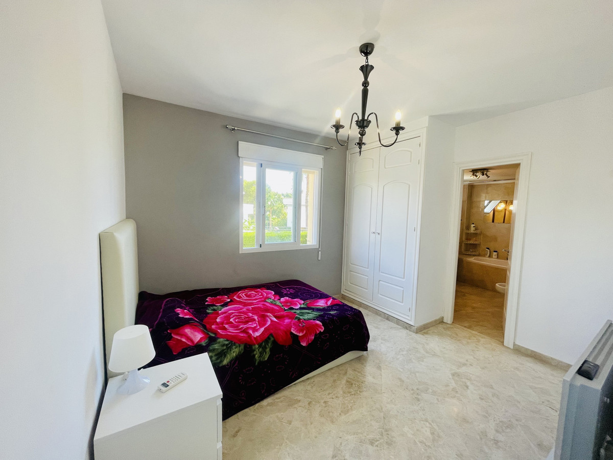 3 bed  apartment, walking distance to Centro Plaza & Puerto Banus