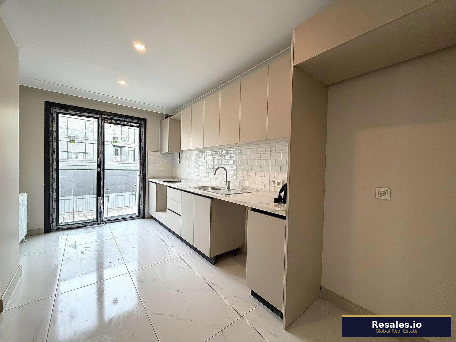 Acıbadem Caddesi Üzerinde — 3+1 Daire Satılık