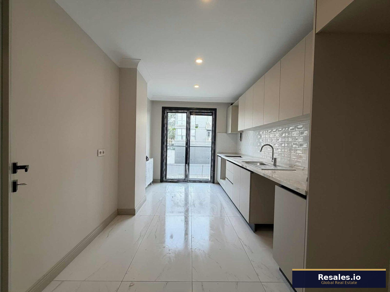 Acıbadem Caddesi Üzerinde — 3+1 Daire Satılık