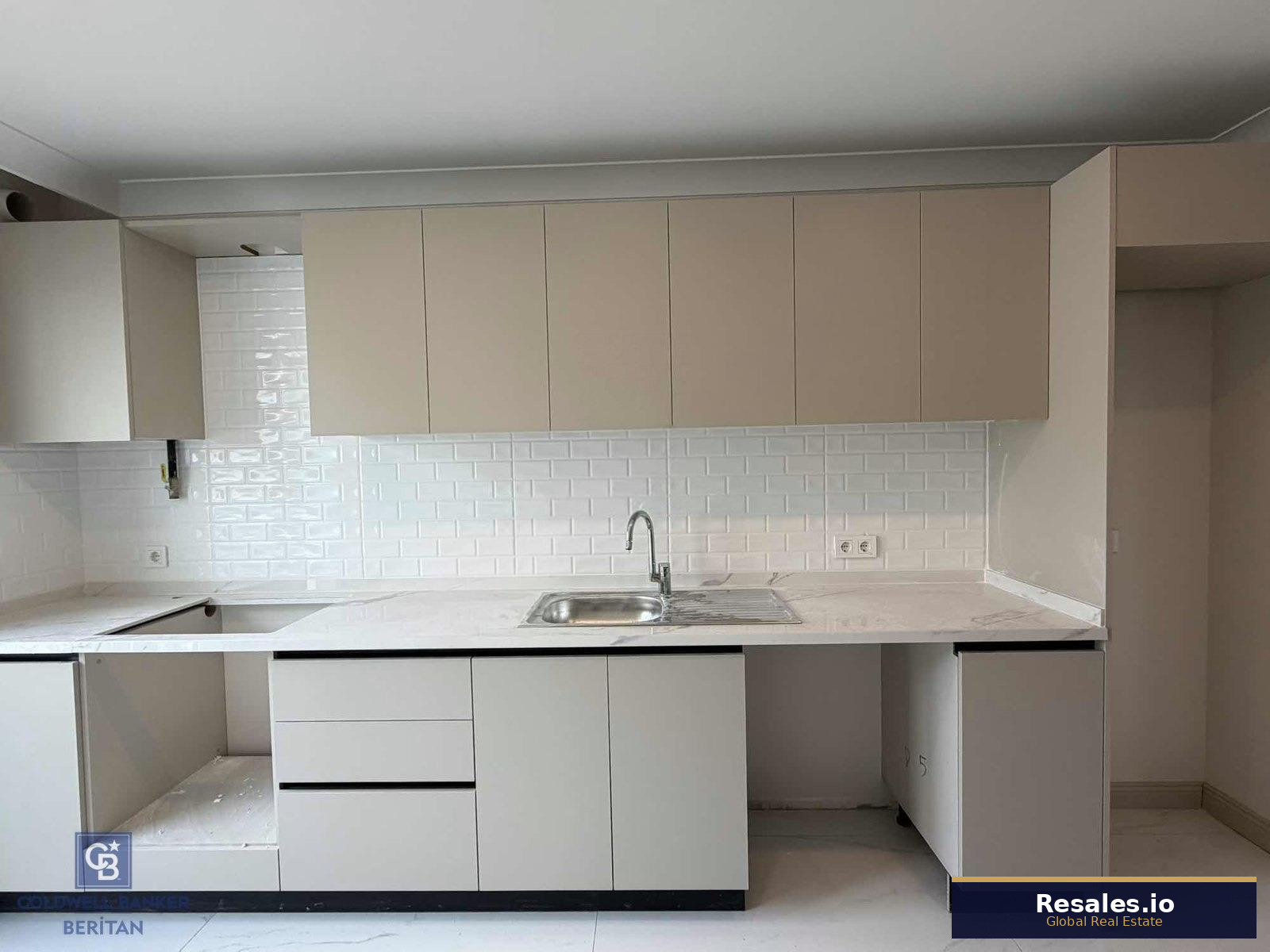 Acıbadem Caddesi Üzerinde — 3+1 Daire Satılık