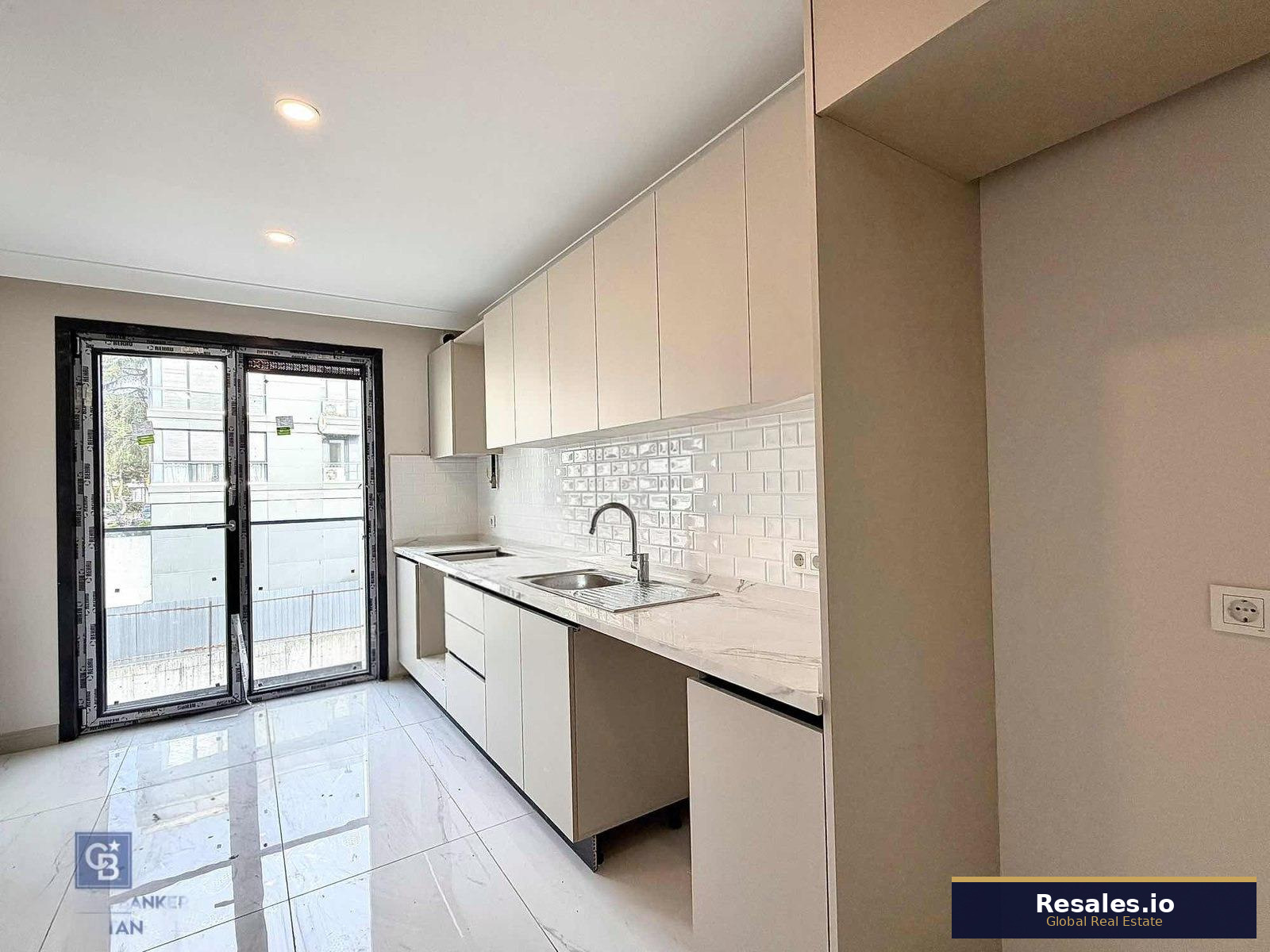 Acıbadem Caddesi Üzerinde — 3+1 Daire Satılık