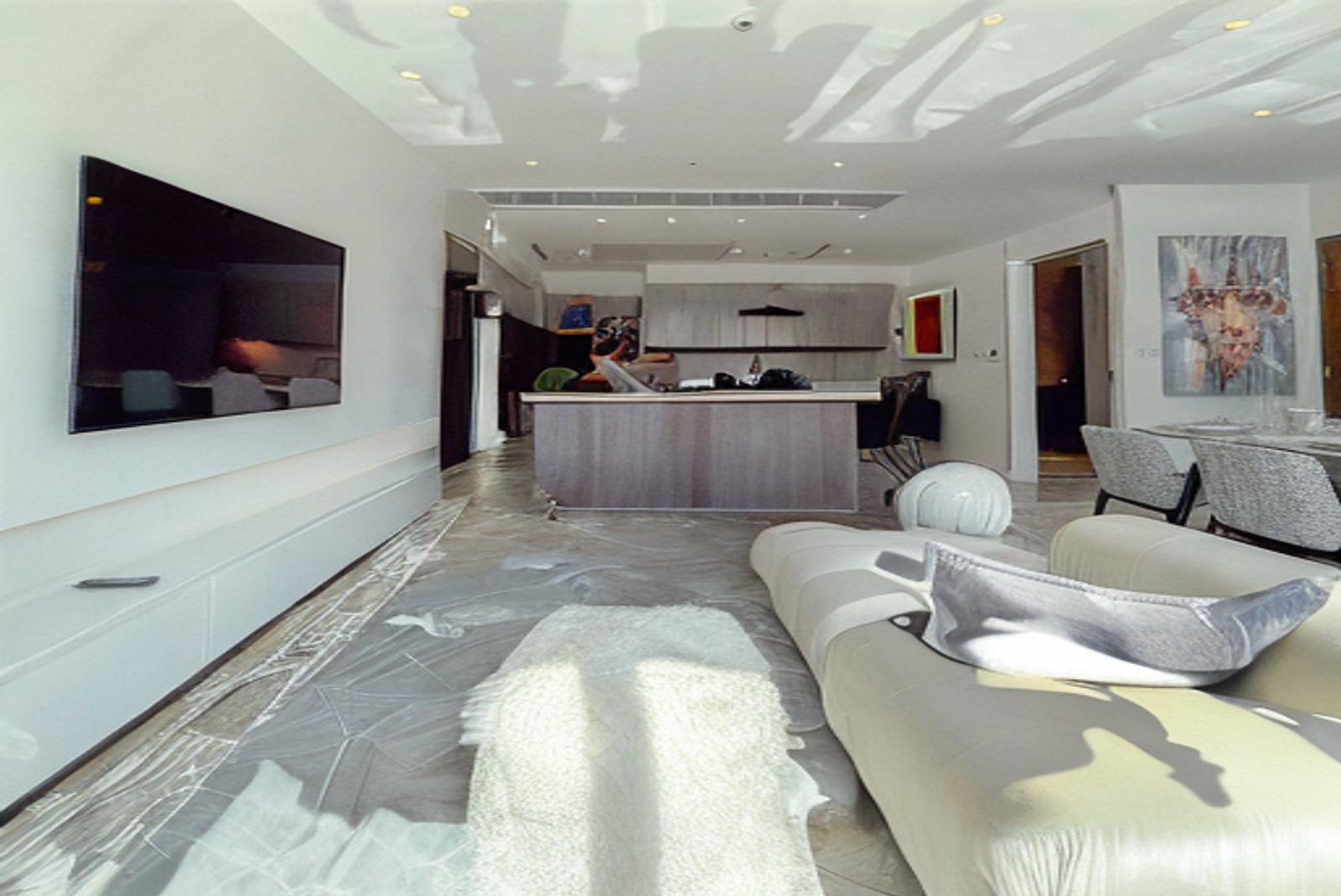 Elevated Luxury Living: Renovated Duplex with Waterfront Views in Dubai Marina