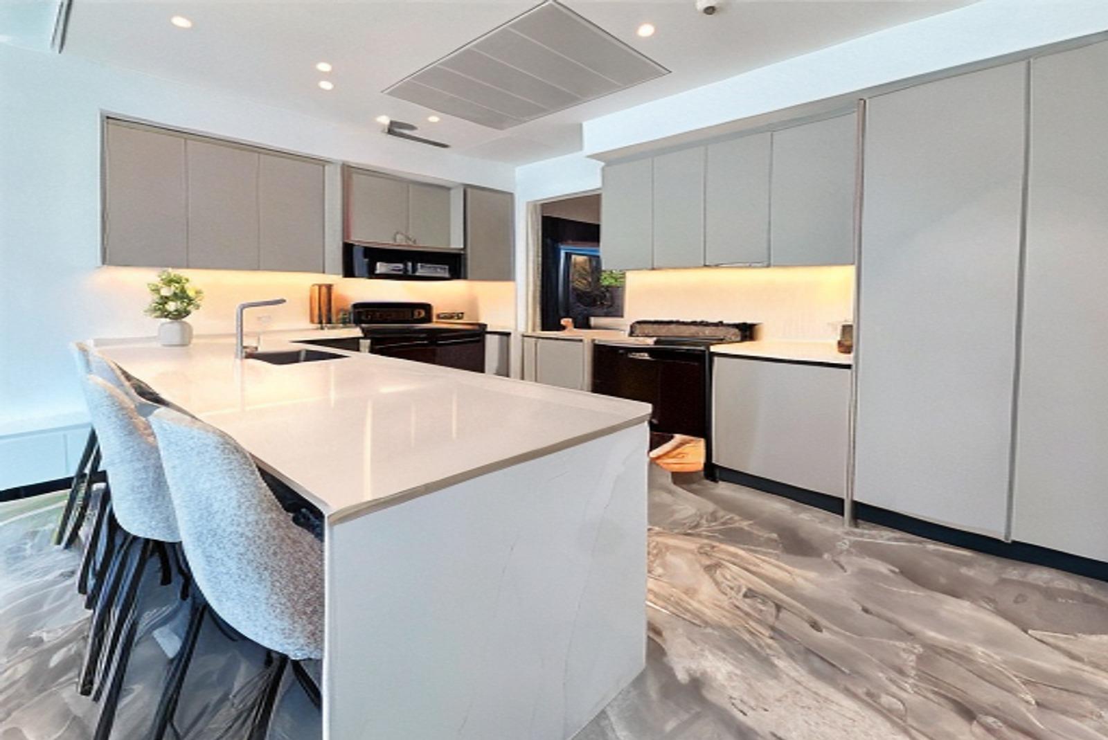 Elevated Luxury Living: Renovated Duplex with Waterfront Views in Dubai Marina