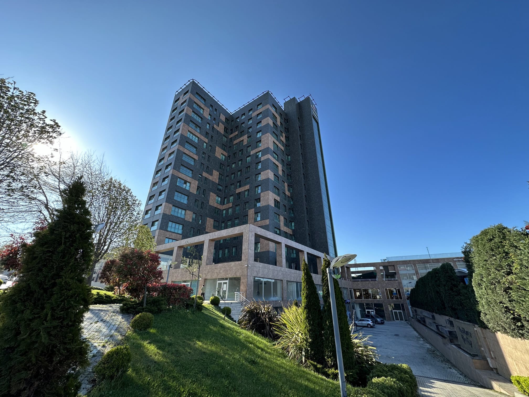 Quality Residence: Luxury Shops Eligible for Citizenship