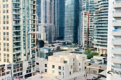 Stylish 2-Bedroom Residence in Marina Diamond 6, Dubai Marina - Vacant with Scenic Partial Marina Views