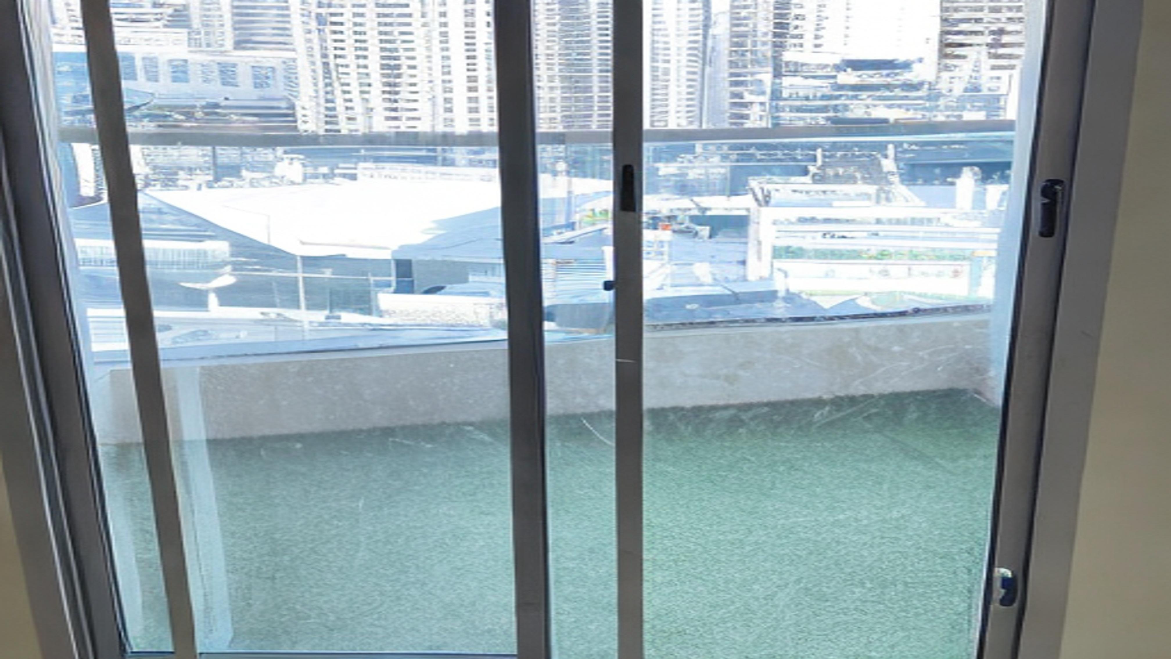 Stylish 2-Bedroom Residence in Marina Diamond 6, Dubai Marina - Vacant with Scenic Partial Marina Views