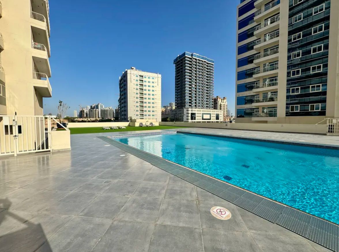 Royal Residence - Studio | Brand New Furnished | Amazing Golf and Skyline View