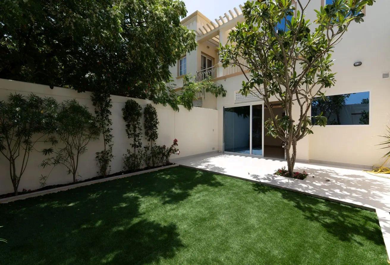 Fully Upgraded 3 Bedroom Villa for Sale in Springs 3