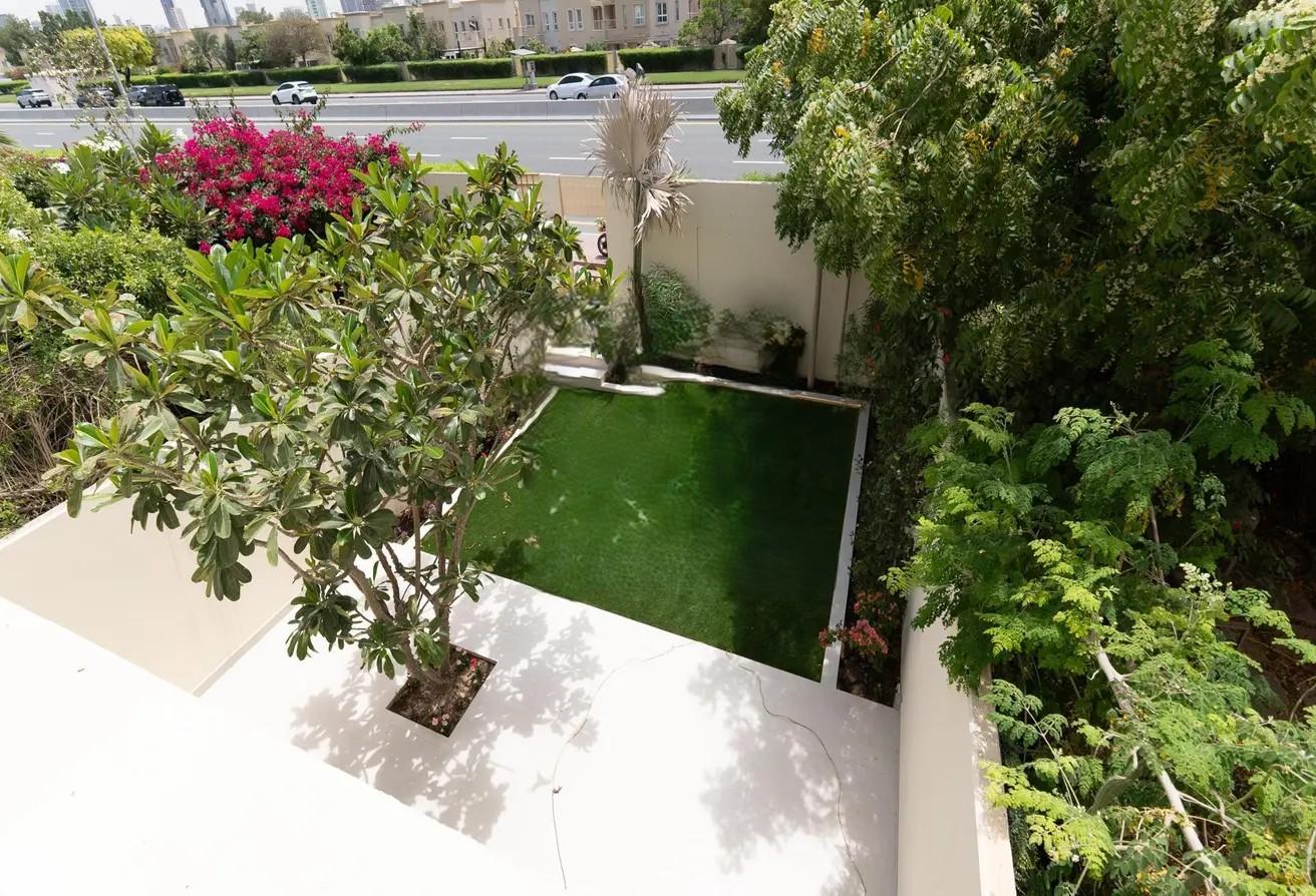 Fully Upgraded 3 Bedroom Villa for Sale in Springs 3