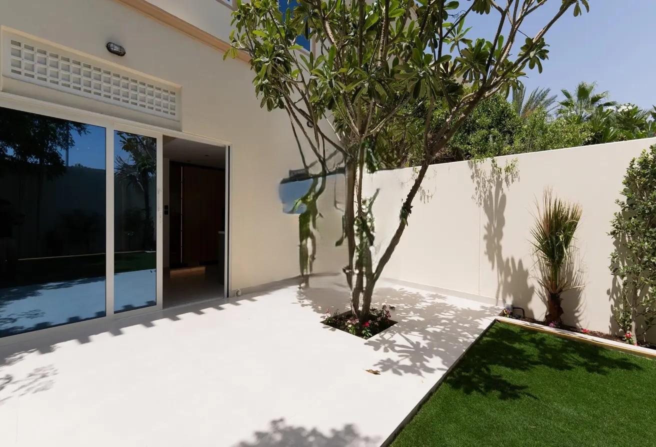 Fully Upgraded 3 Bedroom Villa for Sale in Springs 3