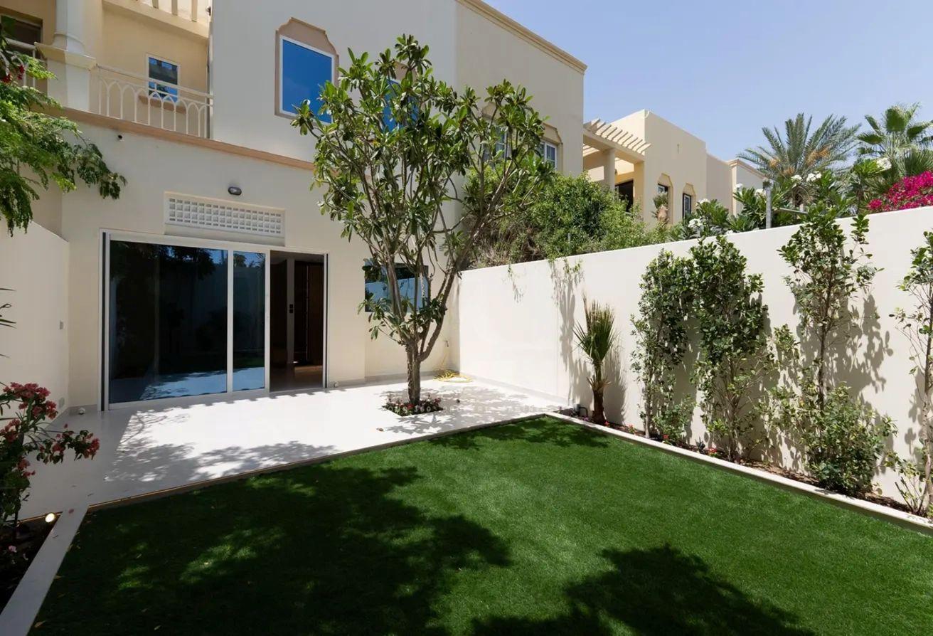 Fully Upgraded 3 Bedroom Villa for Sale in Springs 3
